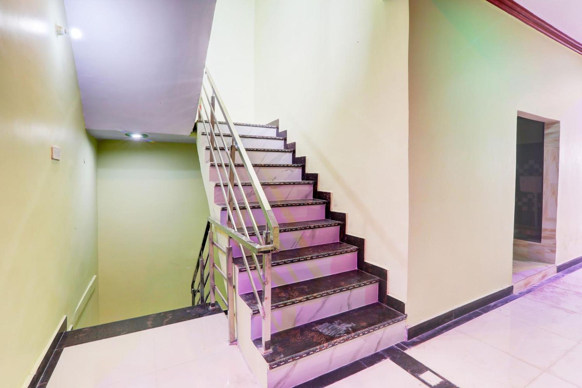 Hotel O Mandakini Galaxy Hotel Kanpur Exteriör bild